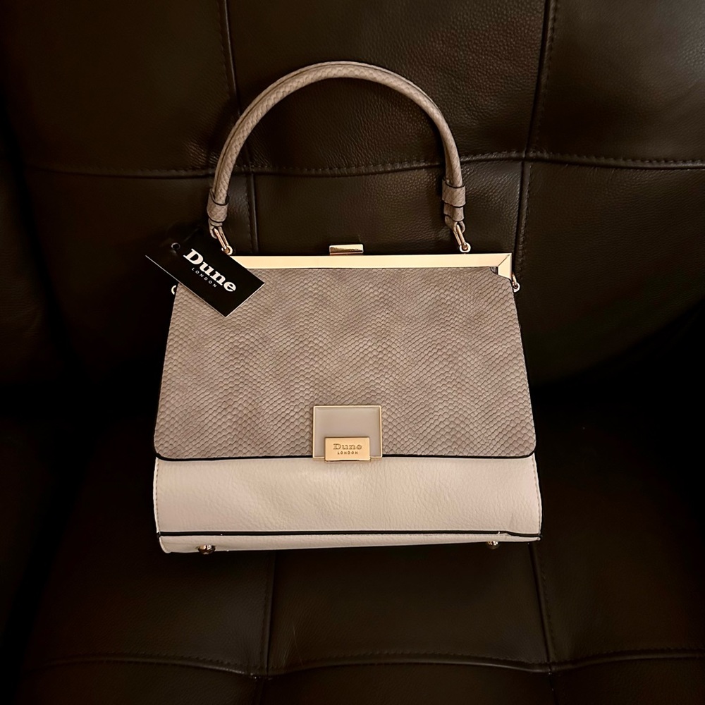 Dune purse with strap